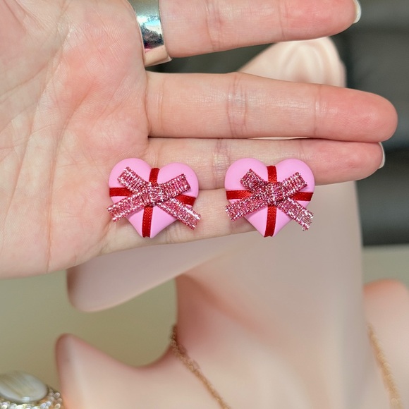 💕 Loé Pink Bow Stud Earrings - Picture 9 of 9